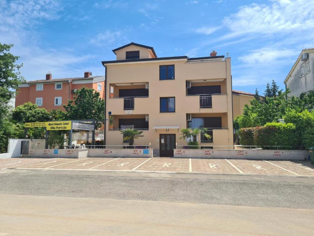 Villa Patricija-Apartmani Poreč Extérieur photo