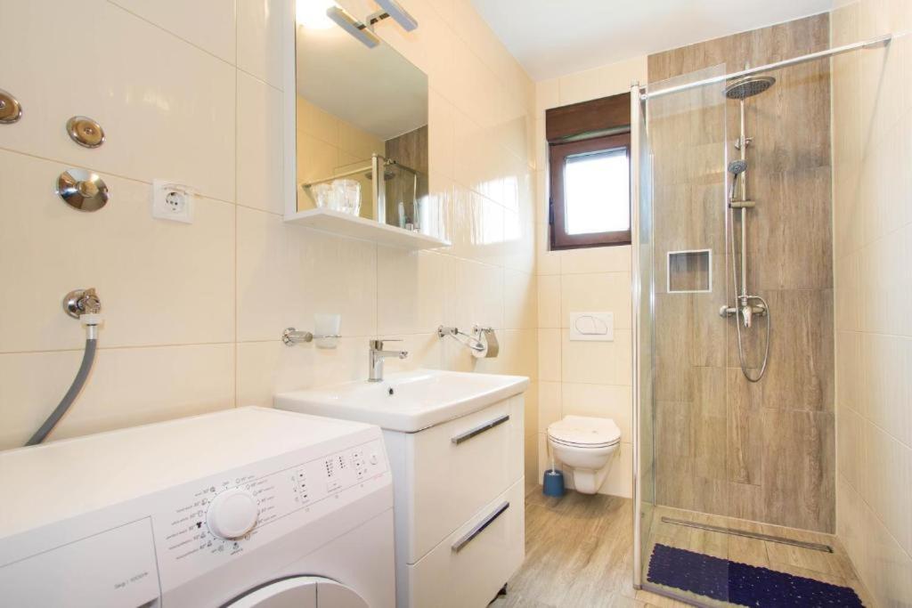 Villa Patricija-Apartmani Poreč Extérieur photo