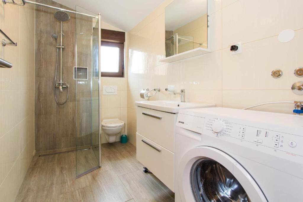 Villa Patricija-Apartmani Poreč Extérieur photo