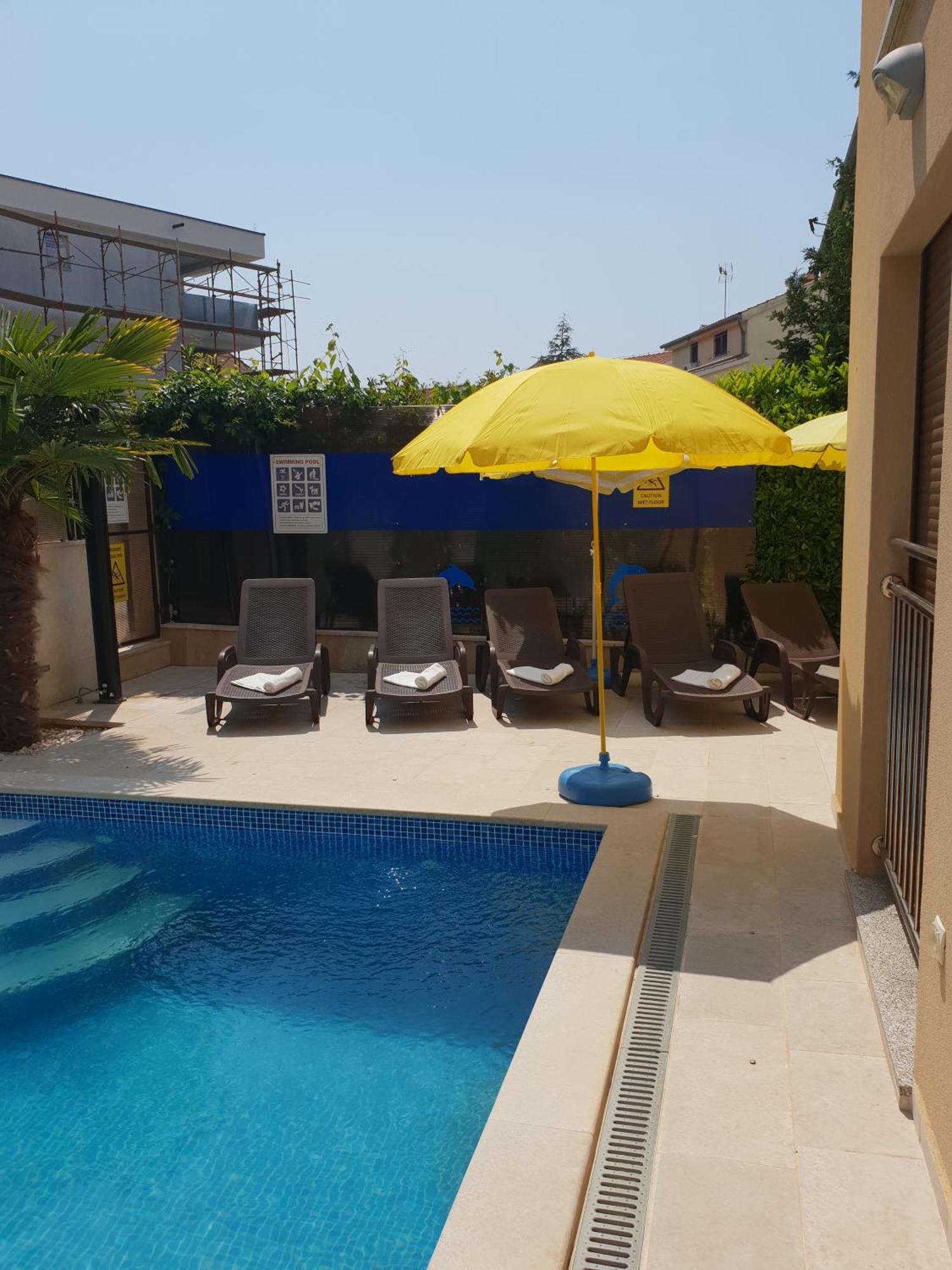 Villa Patricija-Apartmani Poreč Extérieur photo